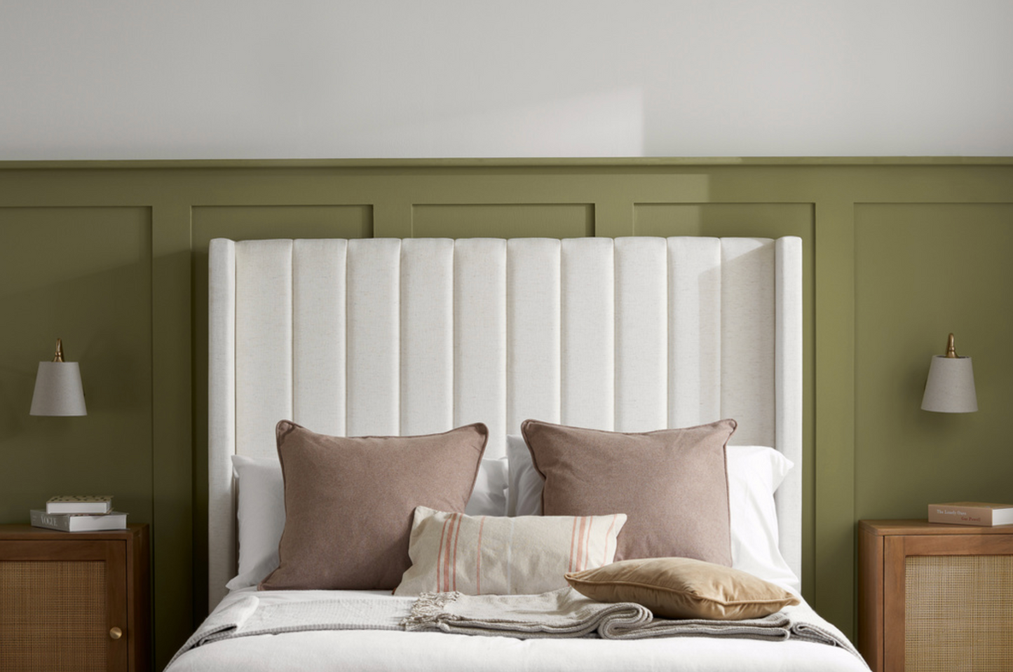 2026 Maisey Ottoman Bed – White Premium Linen